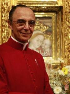 Mons. João Clá, Fundador dos Arautos do Evangelho, diante de Nossa Senhora do Bom Conselho, em Genazzano